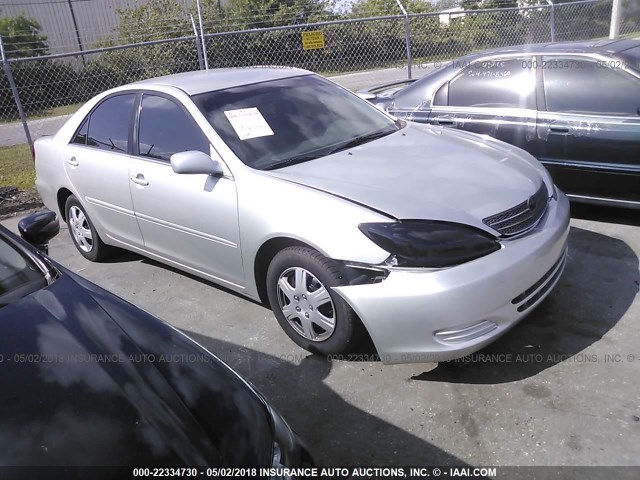 4T1BE32K43U772620 - 2003 TOYOTA CAMRY LE/XLE/SE ვერცხლისფერი ფოტო 1