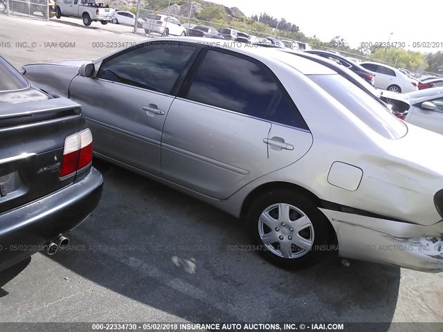 4T1BE32K43U772620 - 2003 TOYOTA CAMRY LE/XLE/SE ვერცხლისფერი ფოტო 3