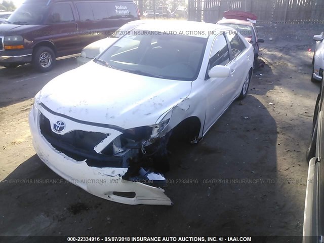 4T1BF3EK9BU708631 - 2011 TOYOTA CAMRY SE/LE/XLE WHITE photo 2