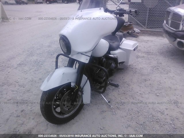 1HD1FCW1X6Y693611 - 2006 HARLEY-DAVIDSON FLHTCUI WHITE photo 2