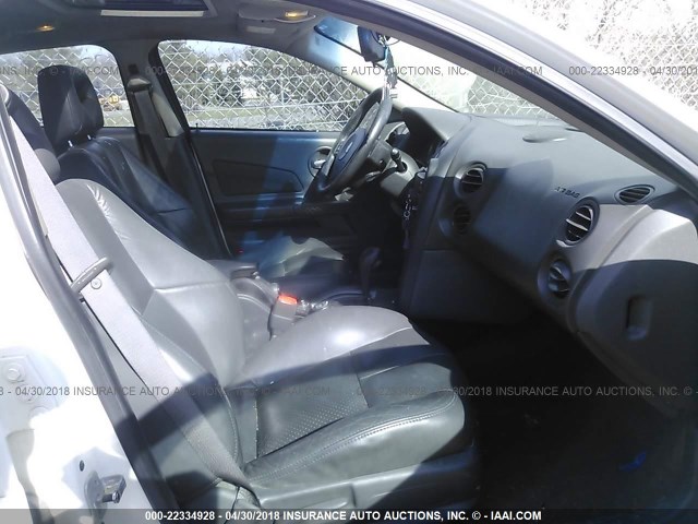 2G2WR524151165861 - 2005 PONTIAC GRAND PRIX GTP WHITE photo 5