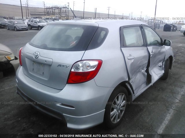 2T1KU4EE2AC344025 - 2010 TOYOTA COROLLA MATRIX  SILVER photo 4