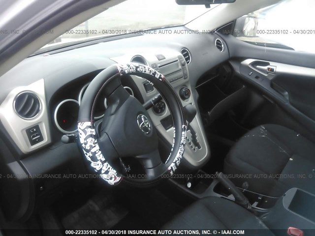 2T1KU4EE2AC344025 - 2010 TOYOTA COROLLA MATRIX  SILVER photo 5