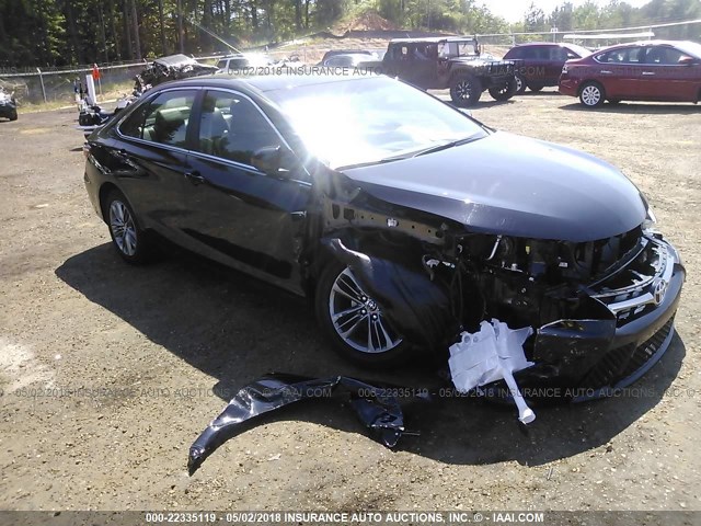 4T1BF1FK0HU448437 - 2017 TOYOTA CAMRY LE/XLE/SE/XSE 黑色 照片 1