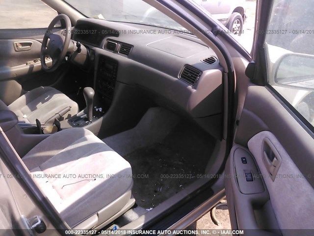 4T1BG22K1XU593249 - 1999 TOYOTA CAMRY CE/LE/XLE 米色 照片 5