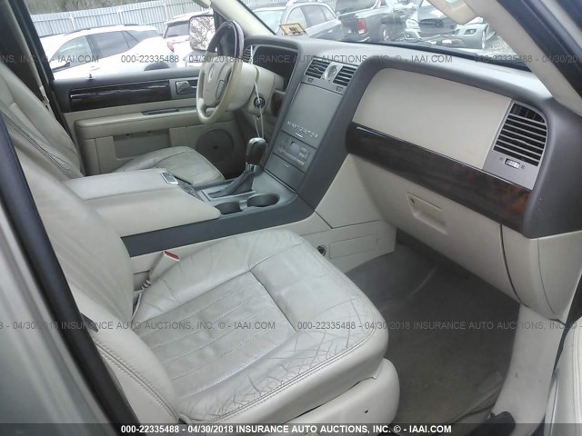 5LMFU28R24LJ36429 - 2004 LINCOLN NAVIGATOR TAN photo 5