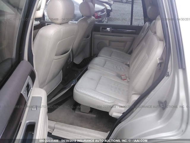5LMFU28R24LJ36429 - 2004 LINCOLN NAVIGATOR TAN photo 8