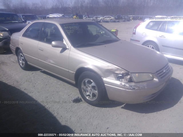 4T1BG22K2XU587623 - 1999 TOYOTA CAMRY CE/LE/XLE 金色 照片 1