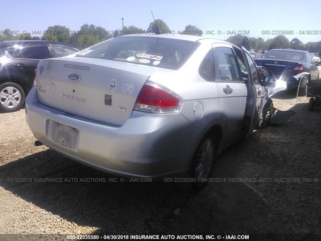 1FAHP35NX8W127003 - 2008 FORD FOCUS SE/SEL/SES SILVER photo 4