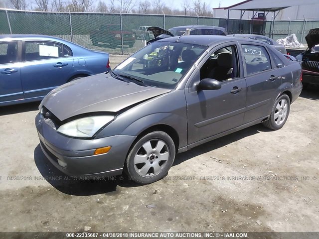 1FAFP38372W318161 - 2002 FORD FOCUS ZTS GRAY photo 2