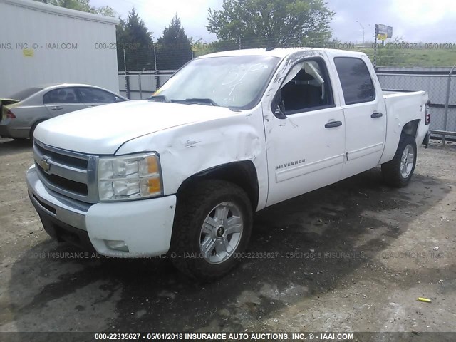 3GCPKSE38BG322357 - 2011 CHEVROLET SILVERADO K1500 LT WHITE photo 2