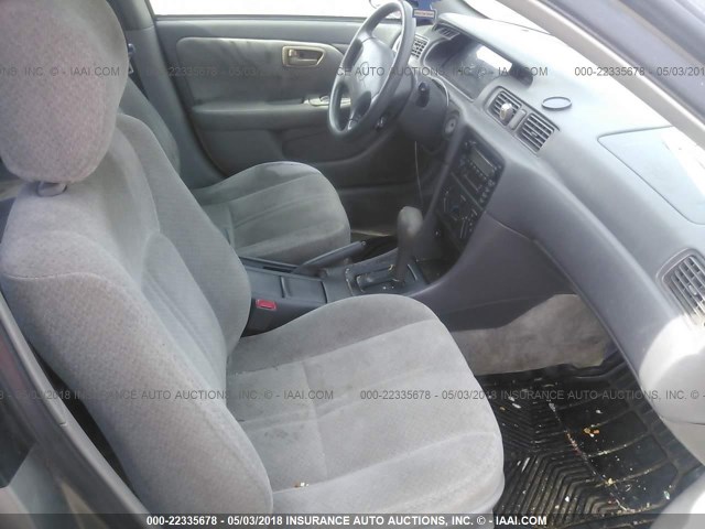 4T1BG22K4YU633826 - 2000 TOYOTA CAMRY CE/LE/XLE 棕色 照片 5