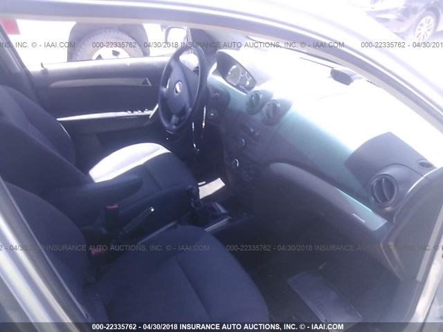 KL1TD56698B125077 - 2008 CHEVROLET AVEO LS SILVER photo 5