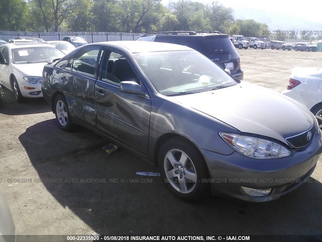 4T1BE32K55U986888 - 2005 TOYOTA CAMRY LE/XLE/SE ლურჯი ფოტო 1