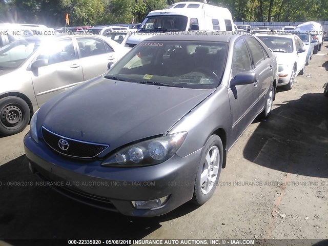 4T1BE32K55U986888 - 2005 TOYOTA CAMRY LE/XLE/SE ლურჯი ფოტო 2
