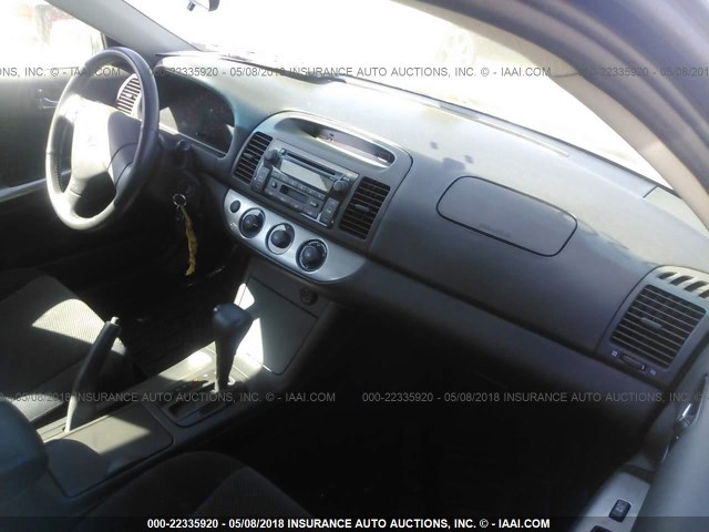 4T1BE32K55U986888 - 2005 TOYOTA CAMRY LE/XLE/SE ლურჯი ფოტო 5