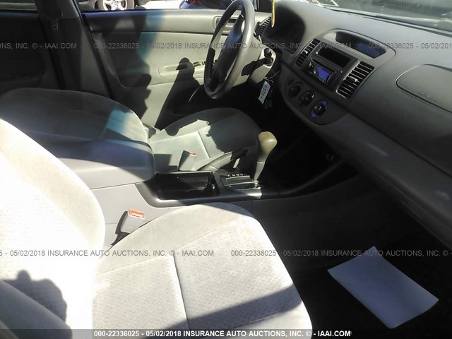 4T1BE32K13U778424 - 2003 TOYOTA CAMRY LE/XLE/SE 银色 照片 5