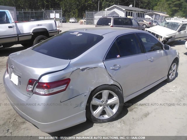 4T1BF3EK7BU678593 - 2011 TOYOTA CAMRY SE/LE/XLE 银色 照片 4