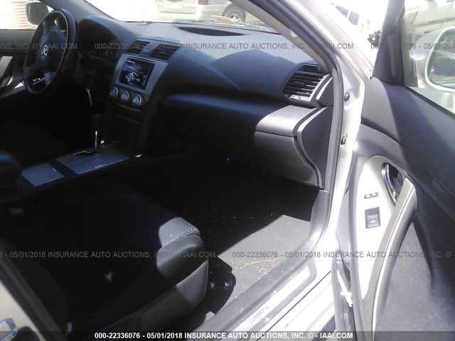 4T1BF3EK7BU678593 - 2011 TOYOTA CAMRY SE/LE/XLE 银色 照片 5