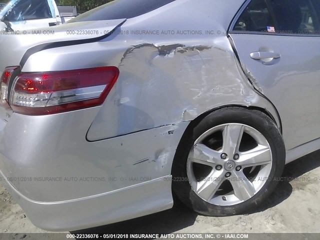 4T1BF3EK7BU678593 - 2011 TOYOTA CAMRY SE/LE/XLE 银色 照片 6