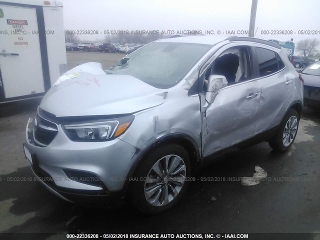 KL4CJASB1JB603215 - 2018 BUICK ENCORE PREFERRED Silber Foto 2