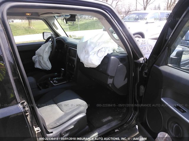 1J8HG48N48C142344 - 2008 JEEP COMMANDER SPORT Սև լուսանկար 5