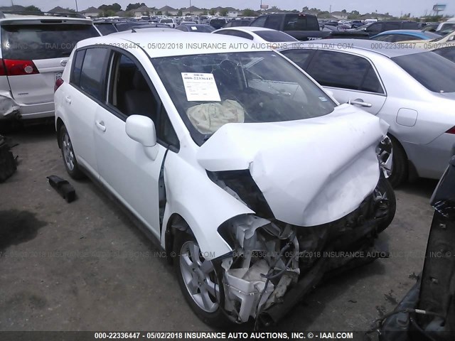 3N1BC13E18L449900 - 2008 NISSAN VERSA S/SL WHITE photo 1