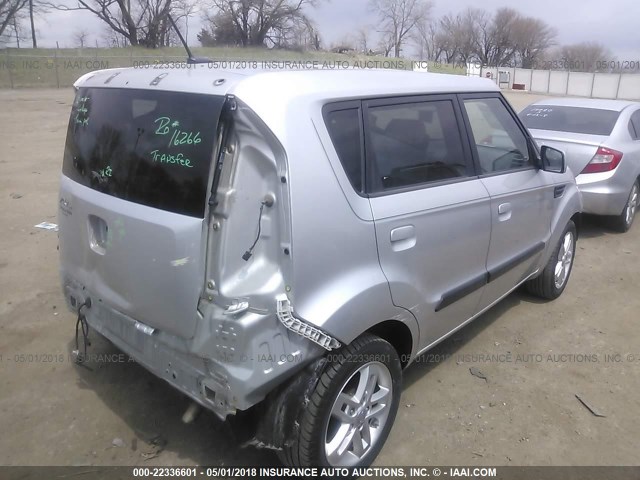 KNDJT2A23A7138258 - 2010 KIA SOUL +/!/SPORT SILVER photo 4