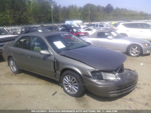 4T1BG22K7VU125555 - 1997 TOYOTA CAMRY CE/LE/XLE 金色 照片 1
