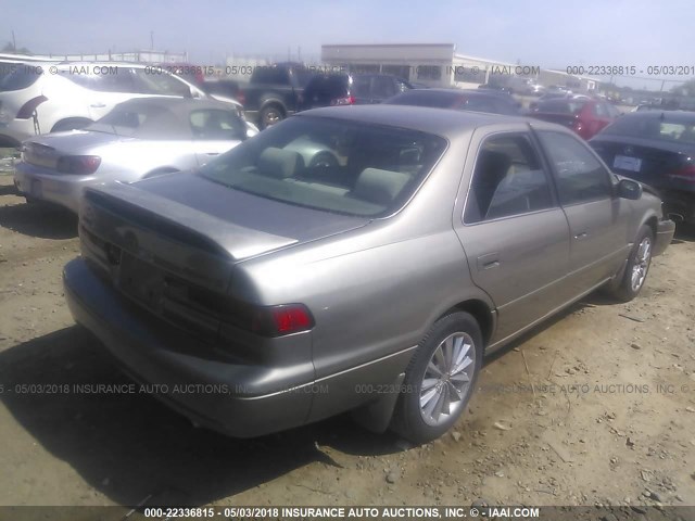4T1BG22K7VU125555 - 1997 TOYOTA CAMRY CE/LE/XLE 金色 照片 4