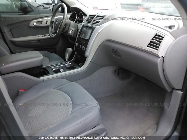 1GNKRFED5CJ273261 - 2012 CHEVROLET TRAVERSE LS GRAY photo 5