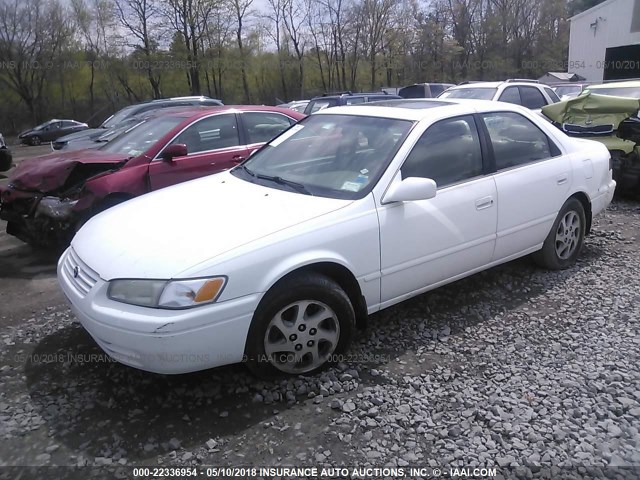 4T1BF22K5VU033234 - 1997 TOYOTA CAMRY CE/LE/XLE WHITE photo 2