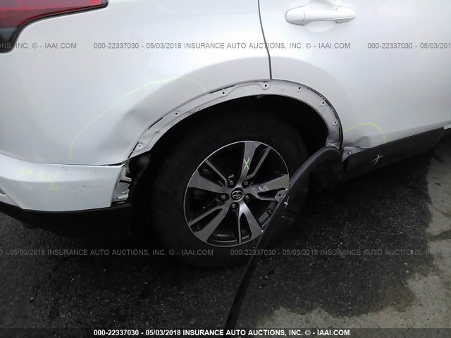 2T3WFREVXJW411405 - 2018 TOYOTA RAV4 ADVENTURE/XLE 白色 照片 6