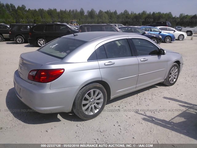 1C3CC5FD3AN133582 - 2010 CHRYSLER SEBRING LIMITED SILVER photo 4