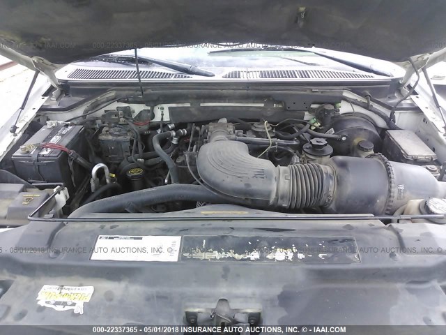 1FMRU15LXYLC22829 - 2000 FORD EXPEDITION XLT Weiß Foto 10