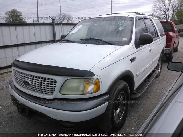 1FMRU15LXYLC22829 - 2000 FORD EXPEDITION XLT WHITE photo 2