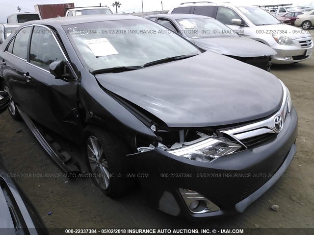 4T1BF1FK2EU821943 - 2014 TOYOTA CAMRY L/SE/LE/XLE 灰色 照片 1