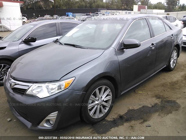4T1BF1FK2EU821943 - 2014 TOYOTA CAMRY L/SE/LE/XLE 灰色 照片 2