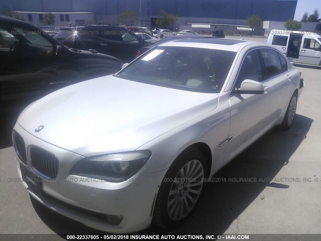 WBAKC8C5XCC436828 - 2012 BMW 750 LXI WHITE photo 2