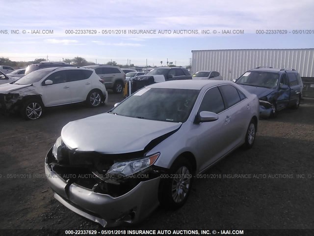 4T1BF1FK0EU840071 - 2014 TOYOTA CAMRY L/SE/LE/XLE 银色 照片 2