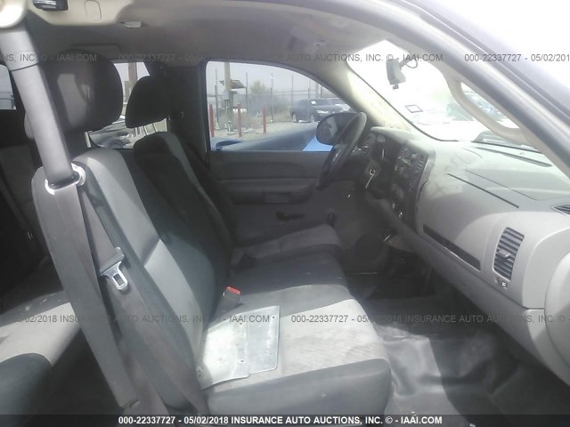 1GCEC19XX7Z653380 - 2007 CHEVROLET SILVERADO C1500 CLASSIC WHITE photo 5