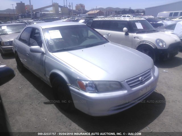 4T1BG22K8YU668207 - 2000 TOYOTA CAMRY CE/LE/XLE 银色 照片 1