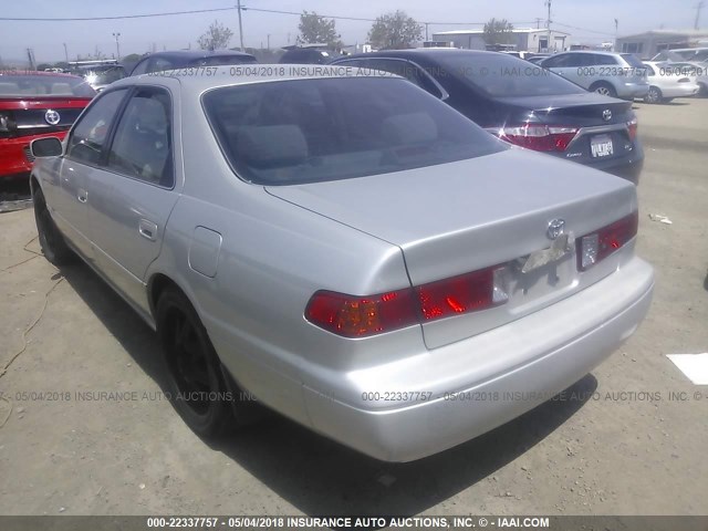 4T1BG22K8YU668207 - 2000 TOYOTA CAMRY CE/LE/XLE 银色 照片 3