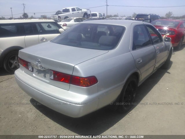 4T1BG22K8YU668207 - 2000 TOYOTA CAMRY CE/LE/XLE SILVER photo 4