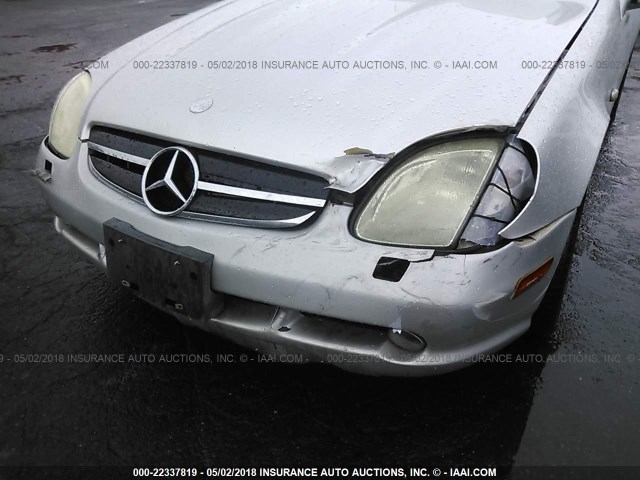 WDBKK47F2YF165690 - 2000 MERCEDES-BENZ SLK 230 KOMPRESSOR SILVER photo 6