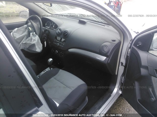 KL1TD6DE1AB113334 - 2010 CHEVROLET AVEO LS/LT 银色 照片 5