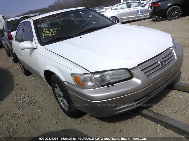 JT2BG22K3X0337893 - 1999 TOYOTA CAMRY LE/XLE WHITE photo 1