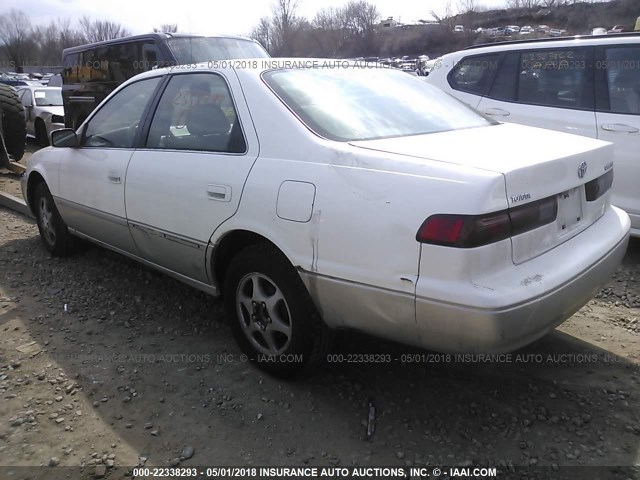 JT2BG22K3X0337893 - 1999 TOYOTA CAMRY LE/XLE WHITE photo 3