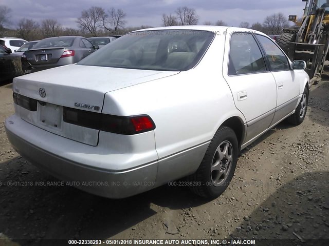 JT2BG22K3X0337893 - 1999 TOYOTA CAMRY LE/XLE WHITE photo 4