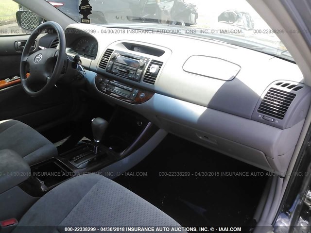 4T1BE32KX2U081039 - 2002 TOYOTA CAMRY LE/XLE/SE BLACK photo 5